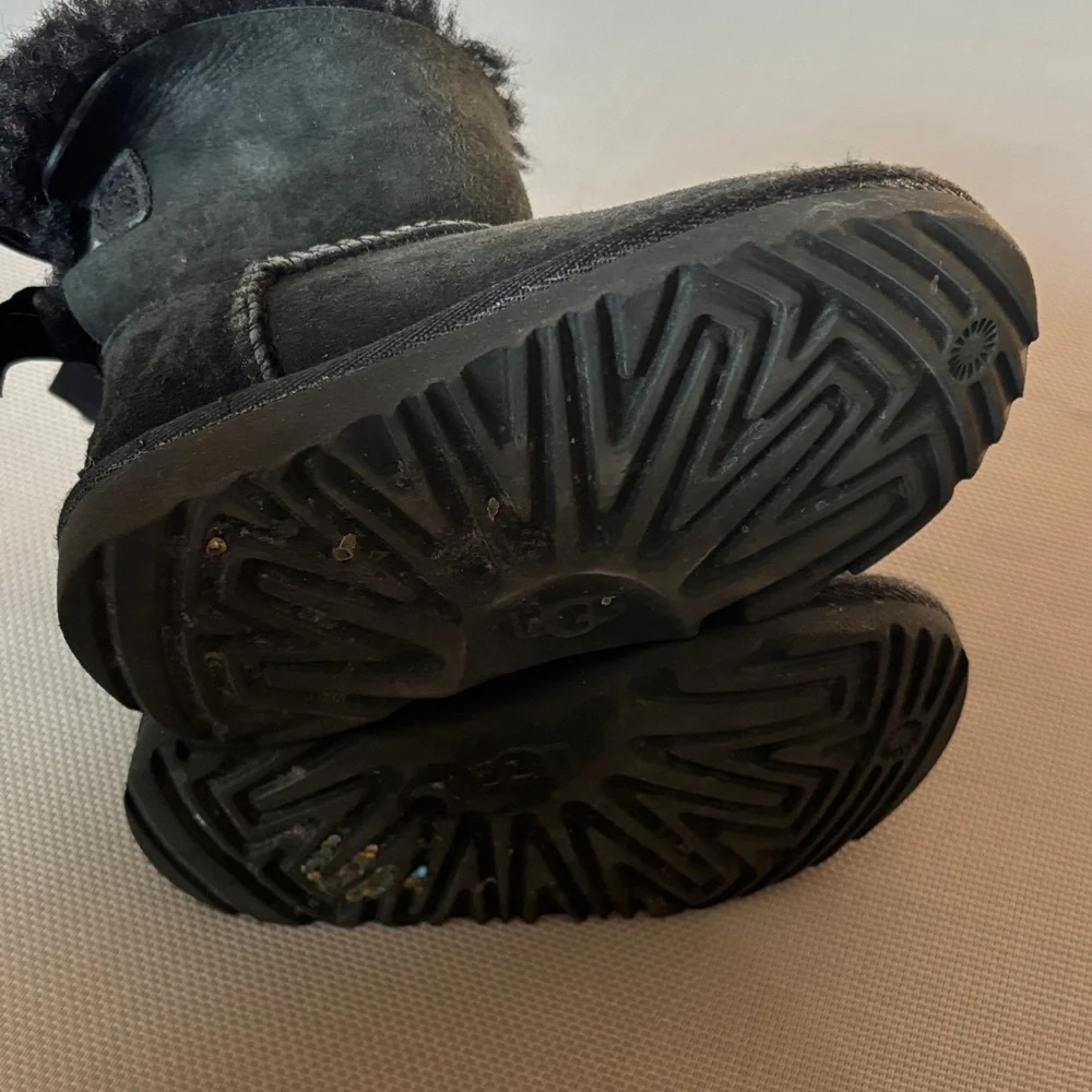 UGG Black Boots shearling size toddler 8 with Bow Detail